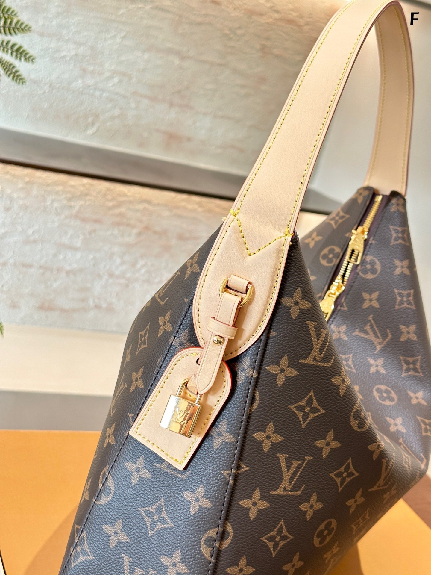 Lou Shoulder Bag