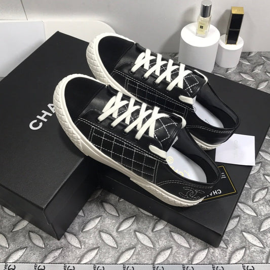 CC Low-Top Sneaker-Black